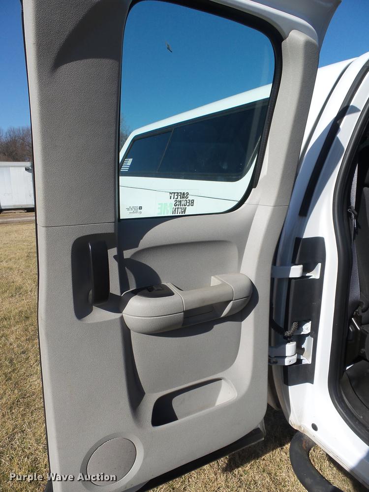 image for item DB7300 2011 Chevrolet Silverado 2500HD Ext. Cab pickup truck