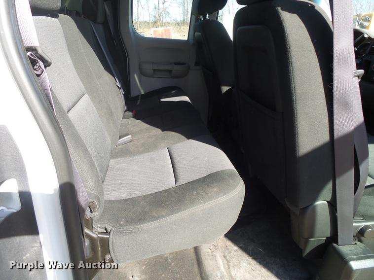 image for item DB7300 2011 Chevrolet Silverado 2500HD Ext. Cab pickup truck
