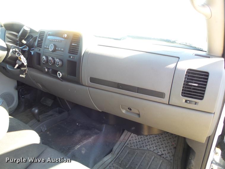 image for item DB7300 2011 Chevrolet Silverado 2500HD Ext. Cab pickup truck