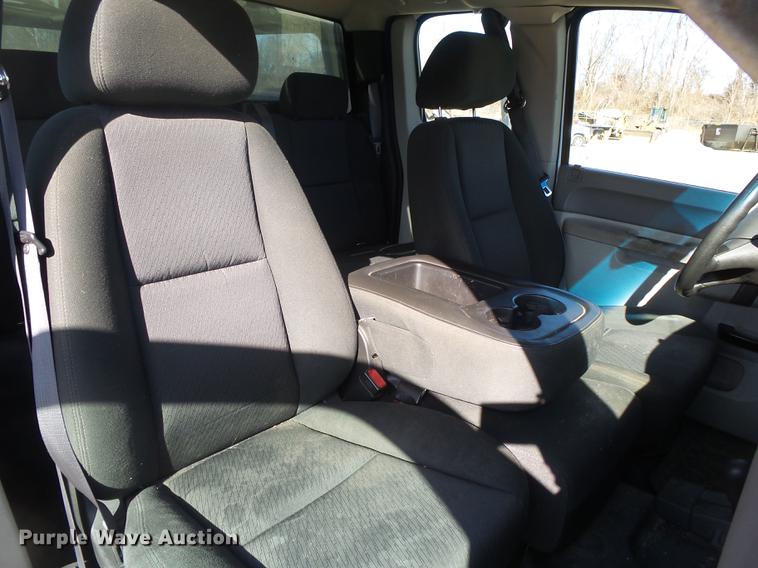 image for item DB7300 2011 Chevrolet Silverado 2500HD Ext. Cab pickup truck