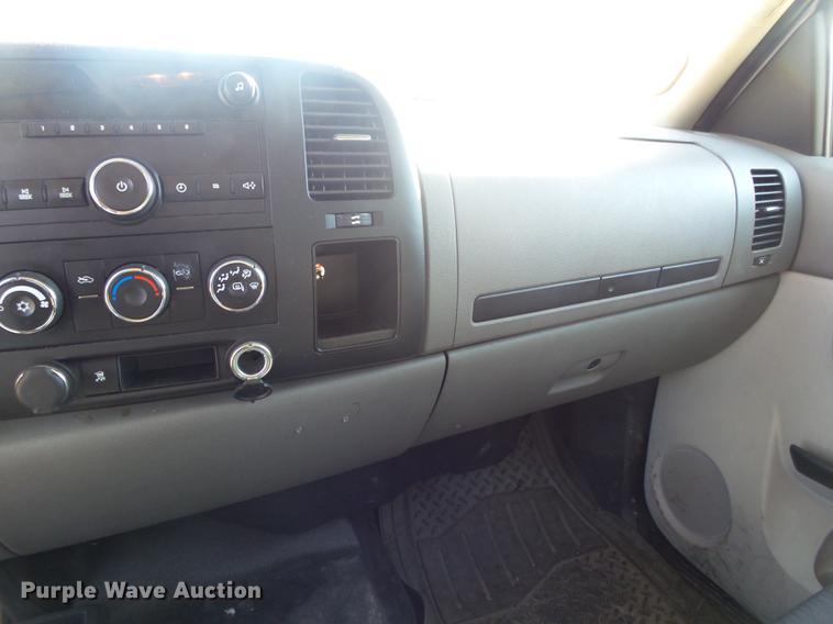 image for item DB7300 2011 Chevrolet Silverado 2500HD Ext. Cab pickup truck