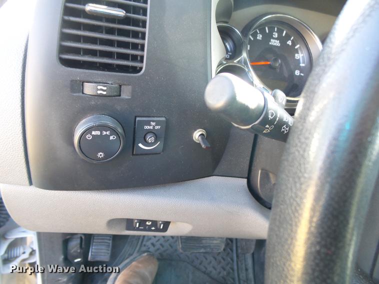 image for item DB7300 2011 Chevrolet Silverado 2500HD Ext. Cab pickup truck
