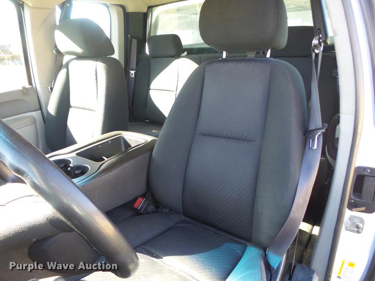 image for item DB7300 2011 Chevrolet Silverado 2500HD Ext. Cab pickup truck
