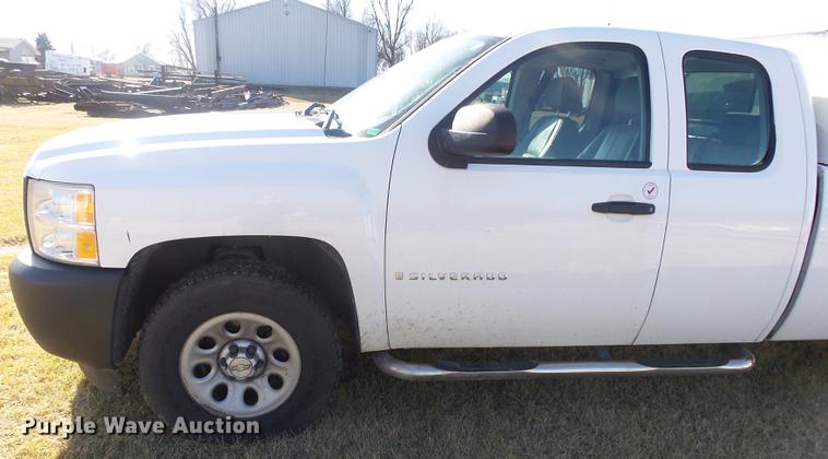 image for item DB7301 2007 Chevrolet Silverado 1500 Ext. Cab pickup truck