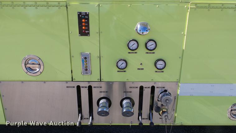 image for item DC0544 1991 Oshkosh T1500 fire truck