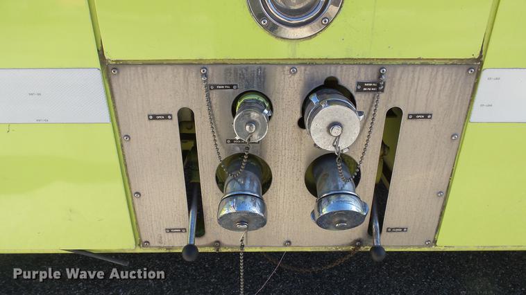 image for item DC0544 1991 Oshkosh T1500 fire truck