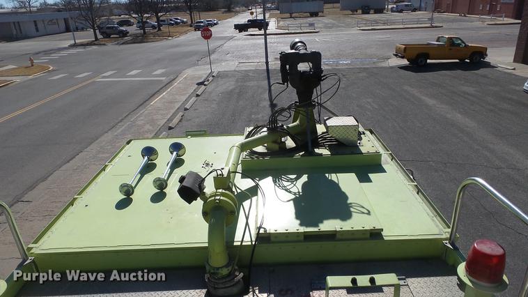 image for item DC0544 1991 Oshkosh T1500 fire truck