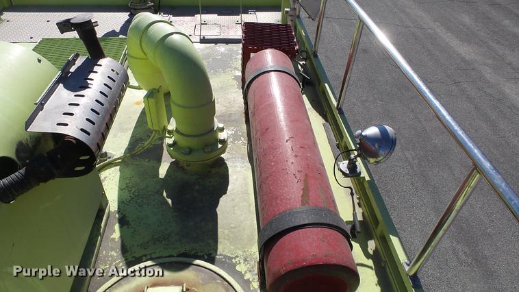 image for item DC0544 1991 Oshkosh T1500 fire truck