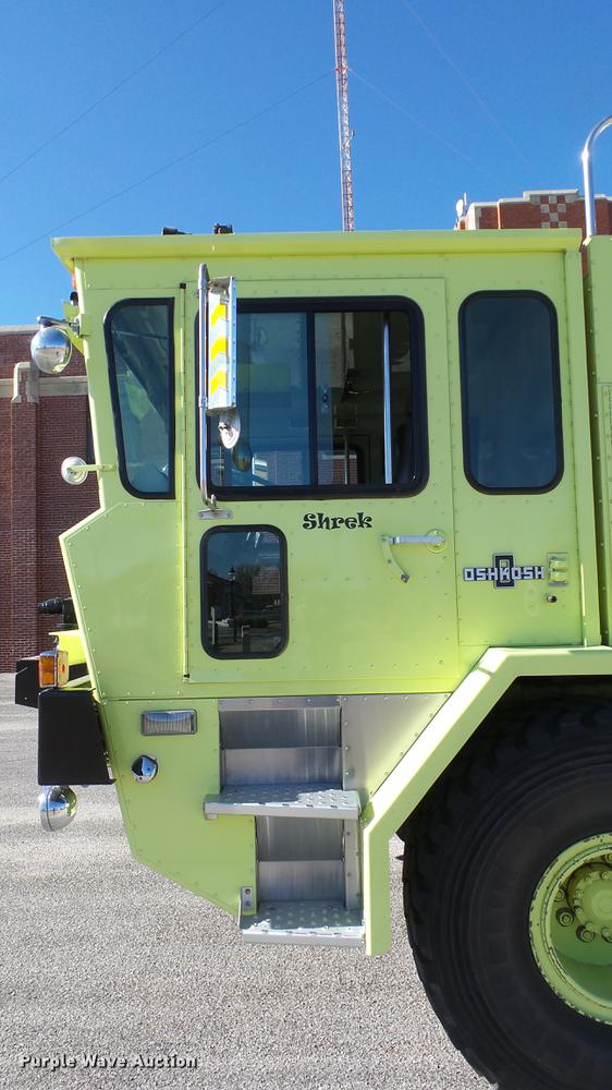 image for item DC0544 1991 Oshkosh T1500 fire truck