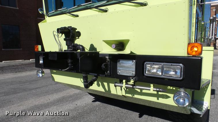 image for item DC0544 1991 Oshkosh T1500 fire truck