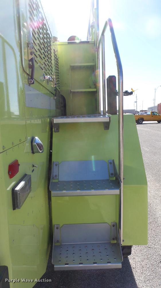 image for item DC0544 1991 Oshkosh T1500 fire truck