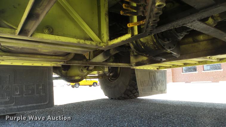 image for item DC0544 1991 Oshkosh T1500 fire truck