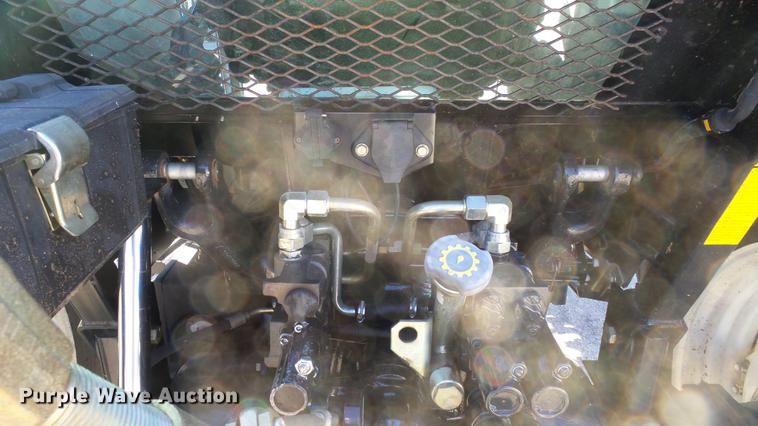 image for item DC0548 New Holland TS90 tractor