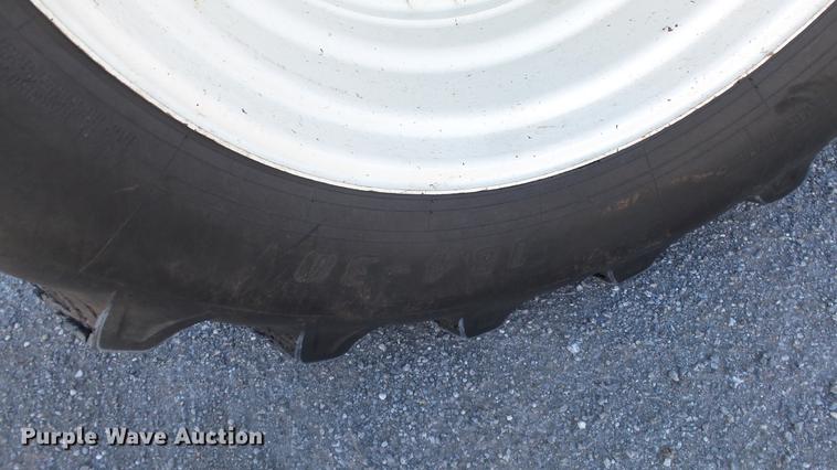 image for item DC0548 New Holland TS90 tractor