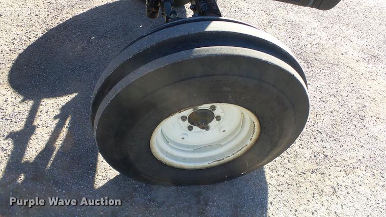 image for item DC0548 New Holland TS90 tractor