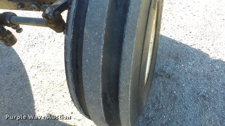 image for item DC0548 New Holland TS90 tractor