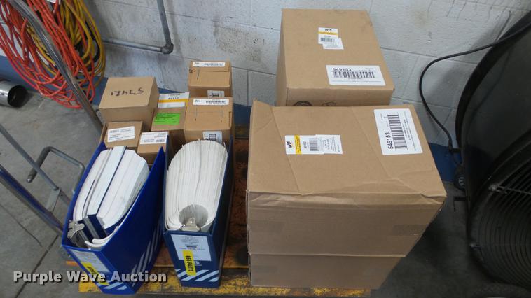 image for item DC0548 New Holland TS90 tractor