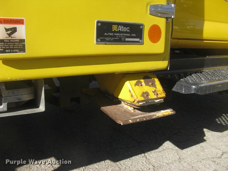 image for item DC2346 2008 GMC C5500 bucket truck