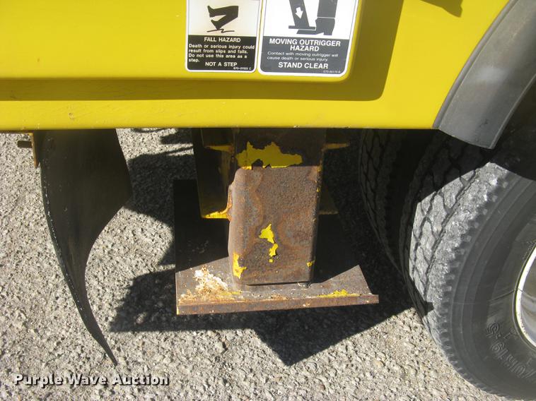 image for item DC2346 2008 GMC C5500 bucket truck