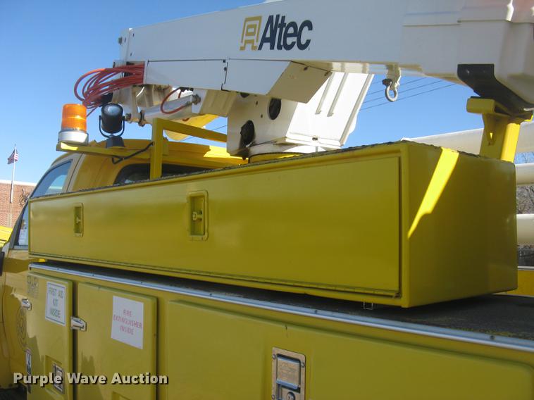 image for item DC2346 2008 GMC C5500 bucket truck