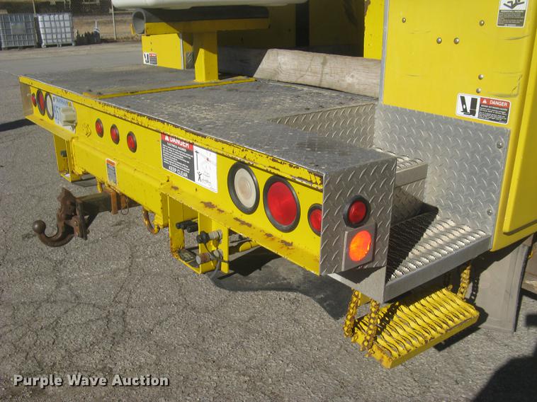 image for item DC2346 2008 GMC C5500 bucket truck