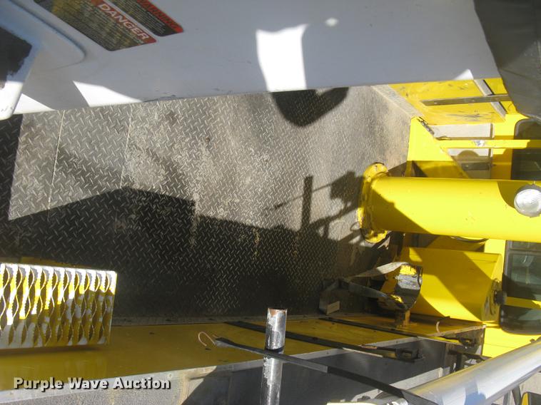 image for item DC2346 2008 GMC C5500 bucket truck