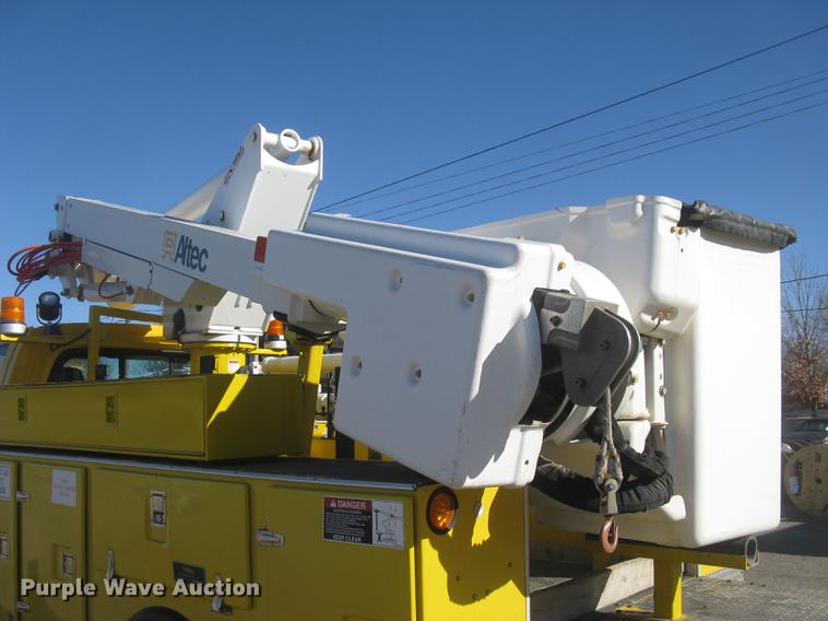 image for item DC2346 2008 GMC C5500 bucket truck