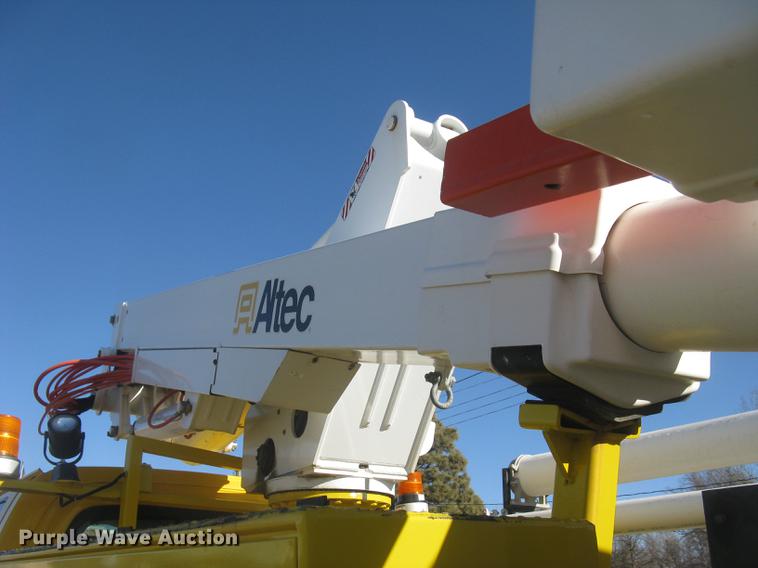 image for item DC2346 2008 GMC C5500 bucket truck