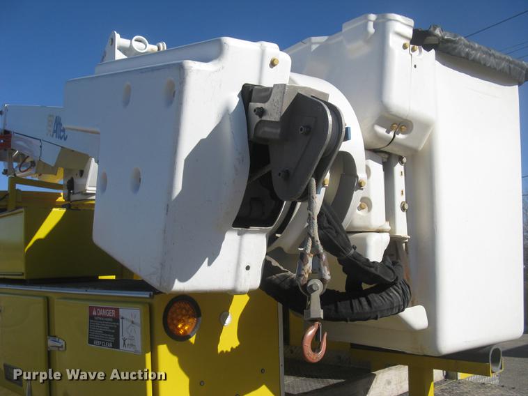 image for item DC2346 2008 GMC C5500 bucket truck