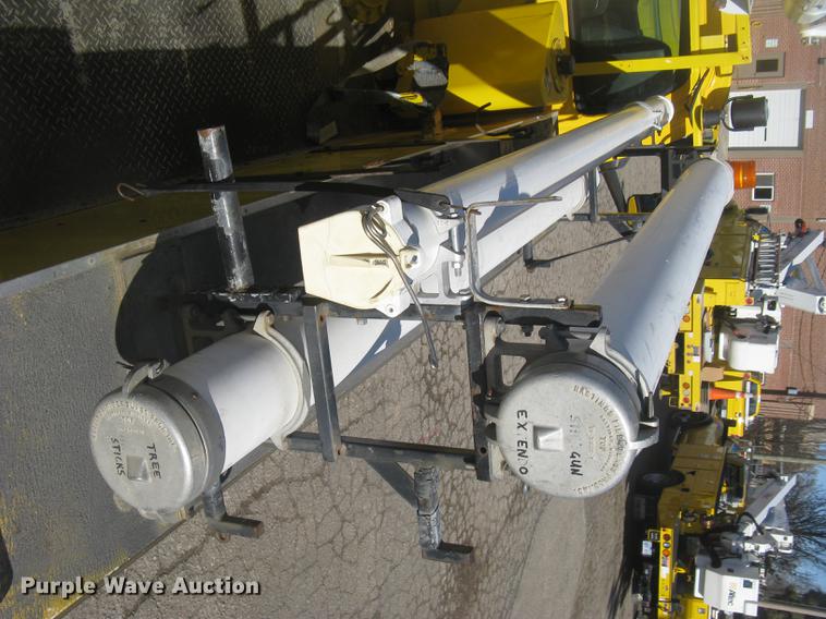 image for item DC2346 2008 GMC C5500 bucket truck