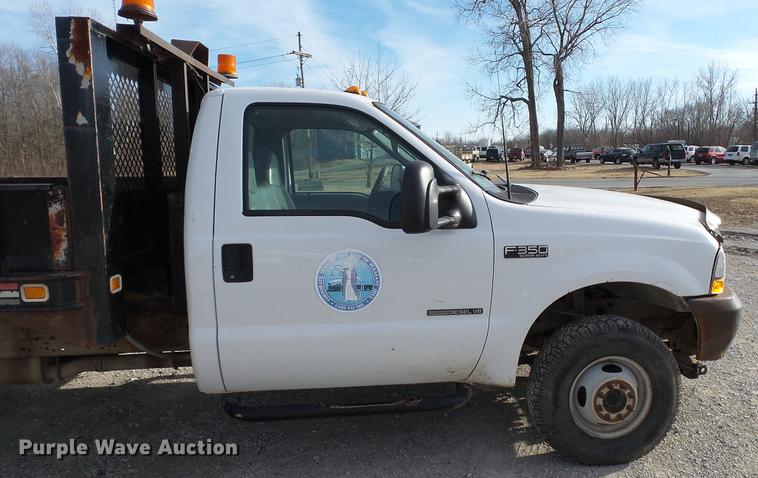 image for item DC5686 2002 Ford F350  XL Super Duty dump bed pickup truck