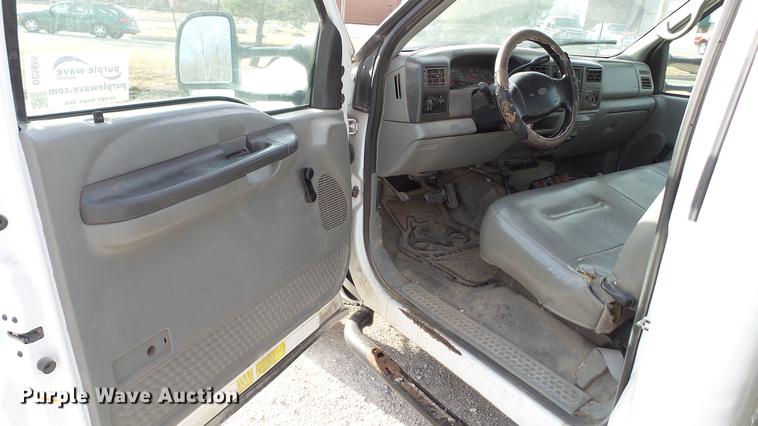 image for item DC5686 2002 Ford F350  XL Super Duty dump bed pickup truck