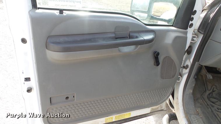 image for item DC5686 2002 Ford F350  XL Super Duty dump bed pickup truck