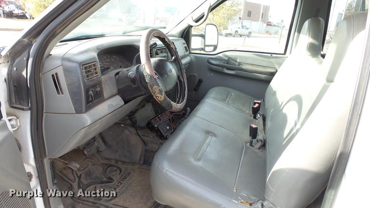 image for item DC5686 2002 Ford F350  XL Super Duty dump bed pickup truck