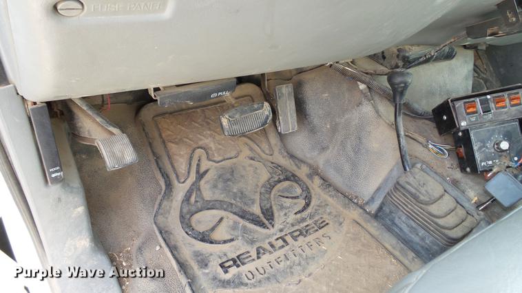 image for item DC5686 2002 Ford F350  XL Super Duty dump bed pickup truck