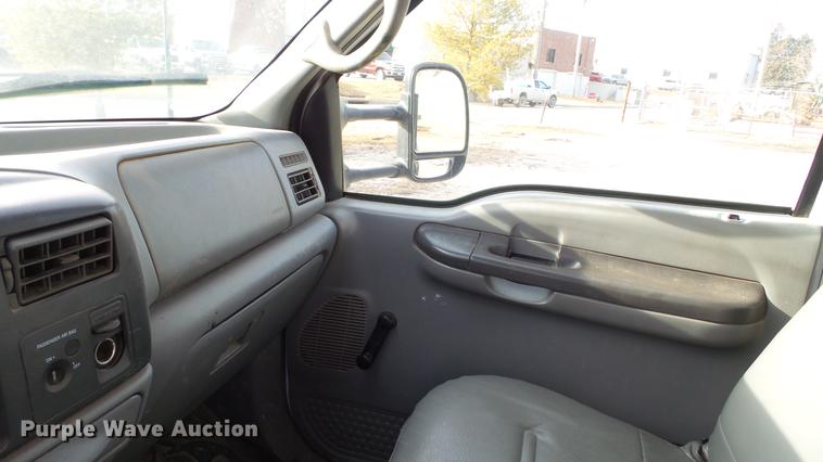 image for item DC5686 2002 Ford F350  XL Super Duty dump bed pickup truck