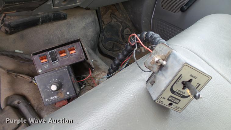 image for item DC5686 2002 Ford F350  XL Super Duty dump bed pickup truck