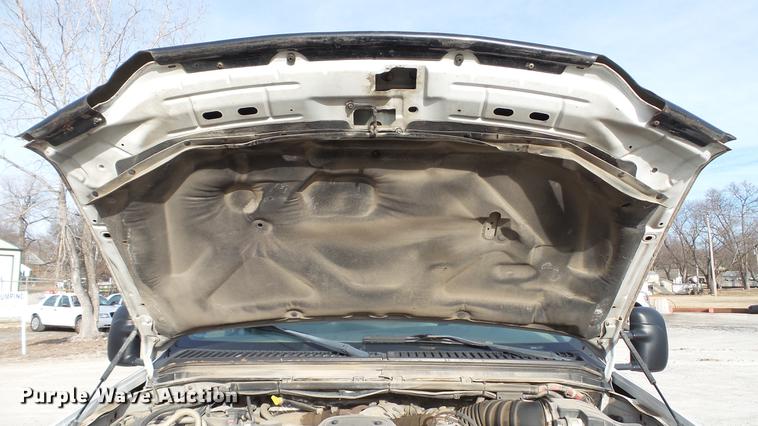 image for item DC5686 2002 Ford F350  XL Super Duty dump bed pickup truck