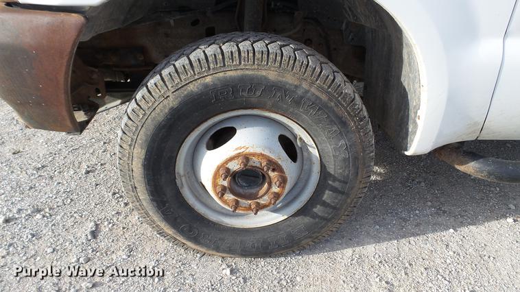 image for item DC5686 2002 Ford F350  XL Super Duty dump bed pickup truck