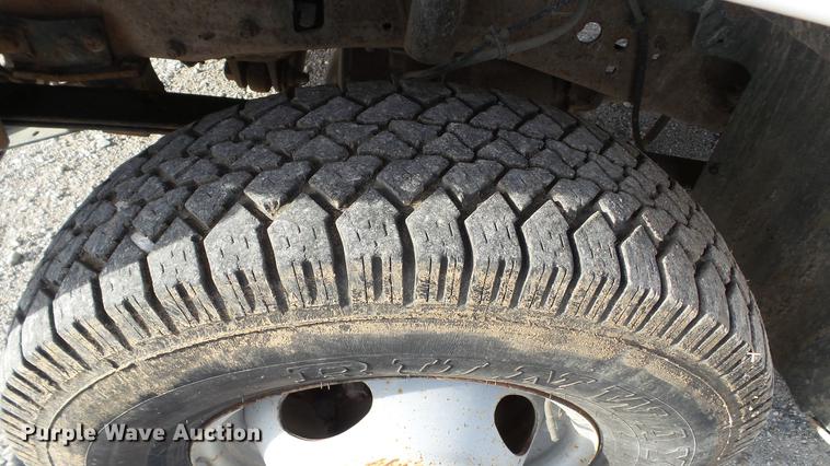 image for item DC5686 2002 Ford F350  XL Super Duty dump bed pickup truck