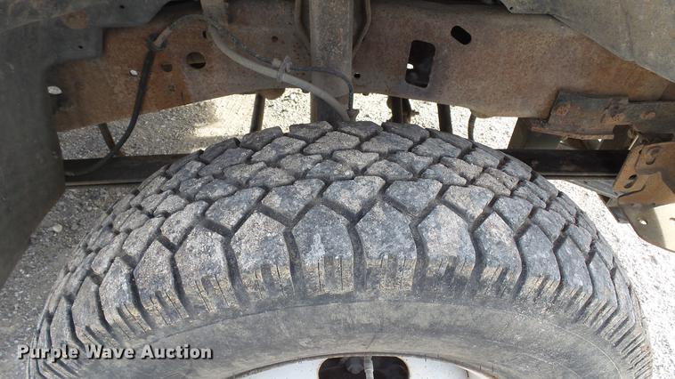 image for item DC5686 2002 Ford F350  XL Super Duty dump bed pickup truck