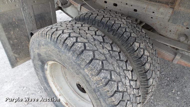 image for item DC5686 2002 Ford F350  XL Super Duty dump bed pickup truck