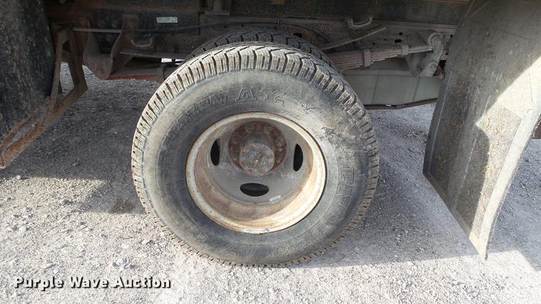 image for item DC5686 2002 Ford F350  XL Super Duty dump bed pickup truck