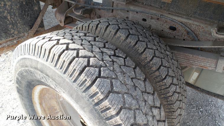 image for item DC5686 2002 Ford F350  XL Super Duty dump bed pickup truck