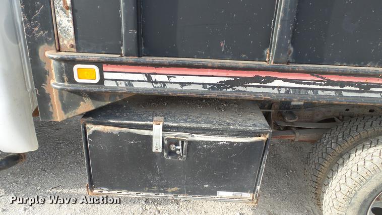 image for item DC5686 2002 Ford F350  XL Super Duty dump bed pickup truck