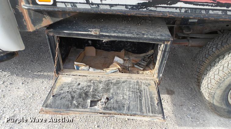 image for item DC5686 2002 Ford F350  XL Super Duty dump bed pickup truck