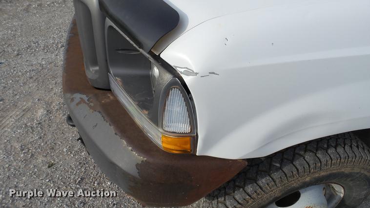 image for item DC5686 2002 Ford F350  XL Super Duty dump bed pickup truck