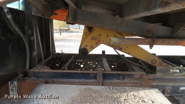 image for item DC5686 2002 Ford F350  XL Super Duty dump bed pickup truck