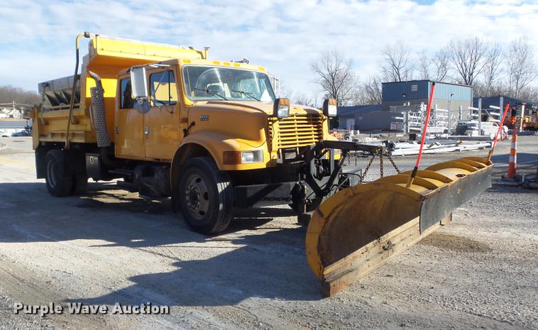 image for item DC7426 2001 International 4900 Crew Cab dump truck