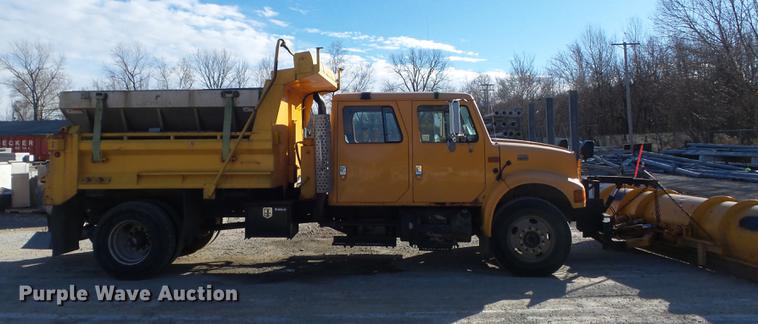image for item DC7426 2001 International 4900 Crew Cab dump truck